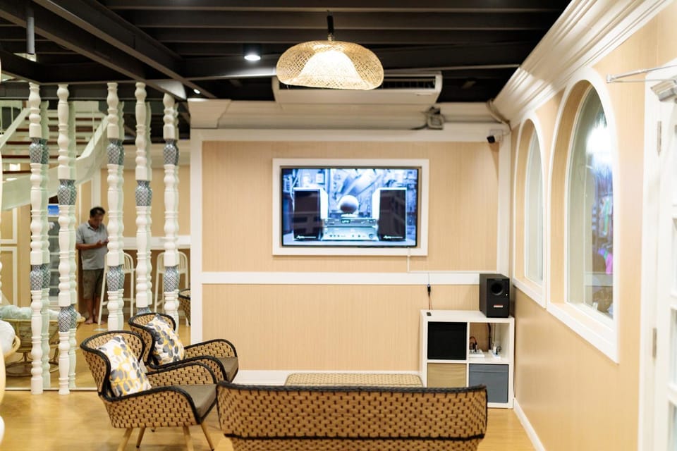 Communal lounge/ TV room, Living room, Evening entertainment