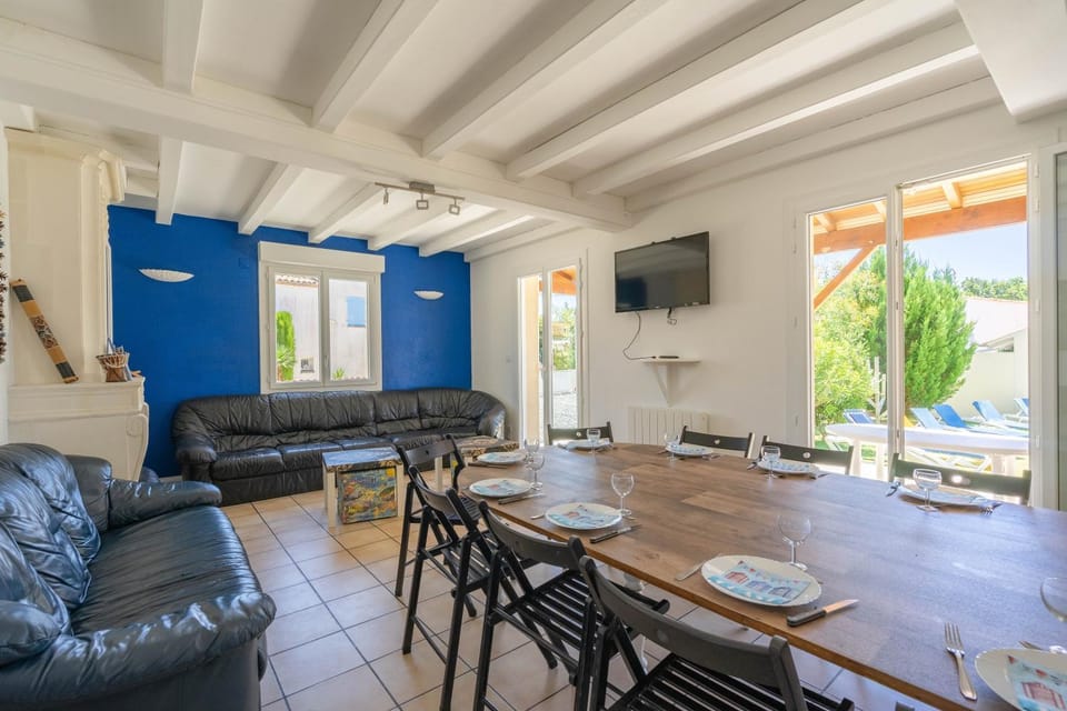 Property building, Living room