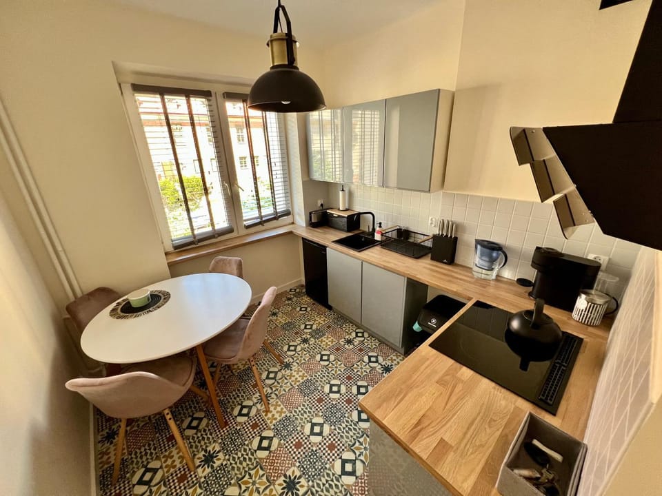 Kitchen or kitchenette, Dining area, dishwasher, oven, stove, toaster