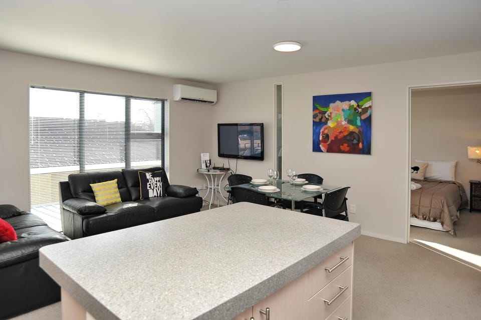 TV and multimedia, Living room, Dining area