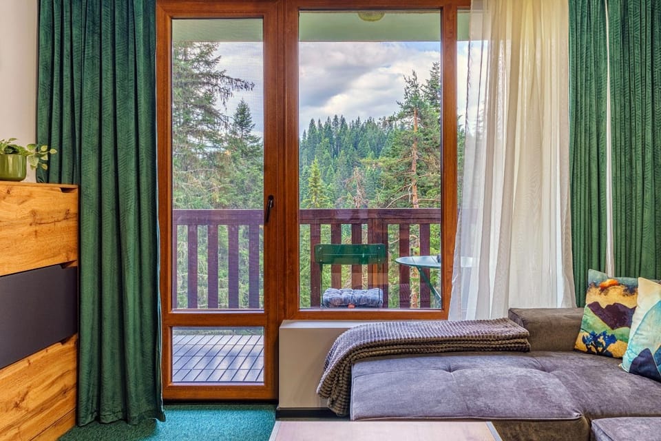 Nearby landmark, Garden view, Garden view, Landmark view, Landmark view, Mountain view, Mountain view, Inner courtyard view