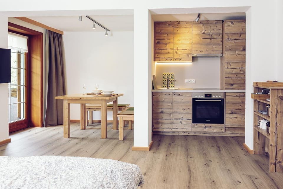 Kitchen or kitchenette, Photo of the whole room, Dining area