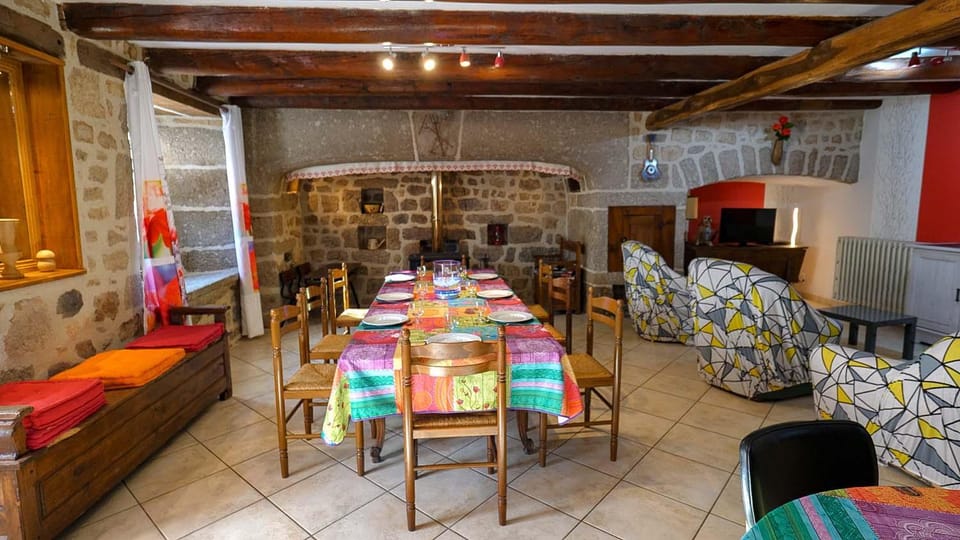 Gites de france 6 personnes au teil House in Auvergne-Rhône-Alpes