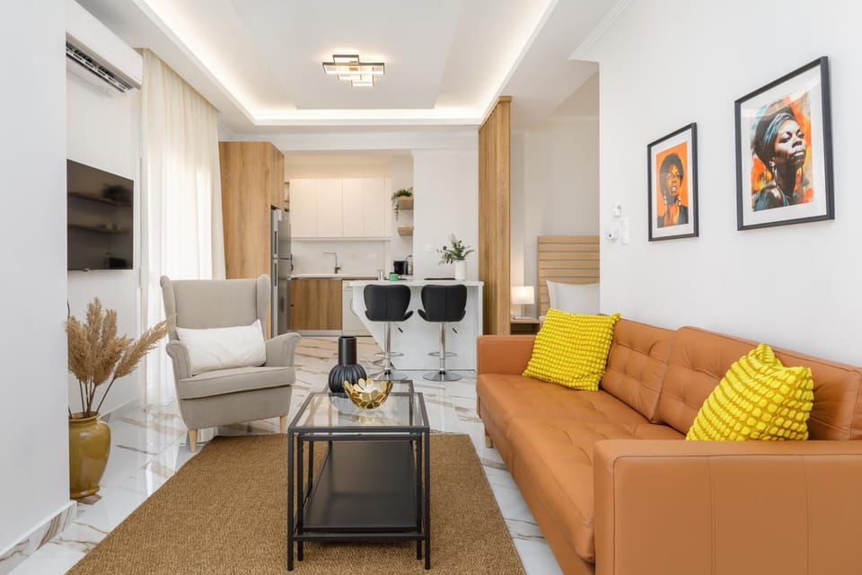 Kitchen or kitchenette, Living room, Seating area, Dining area