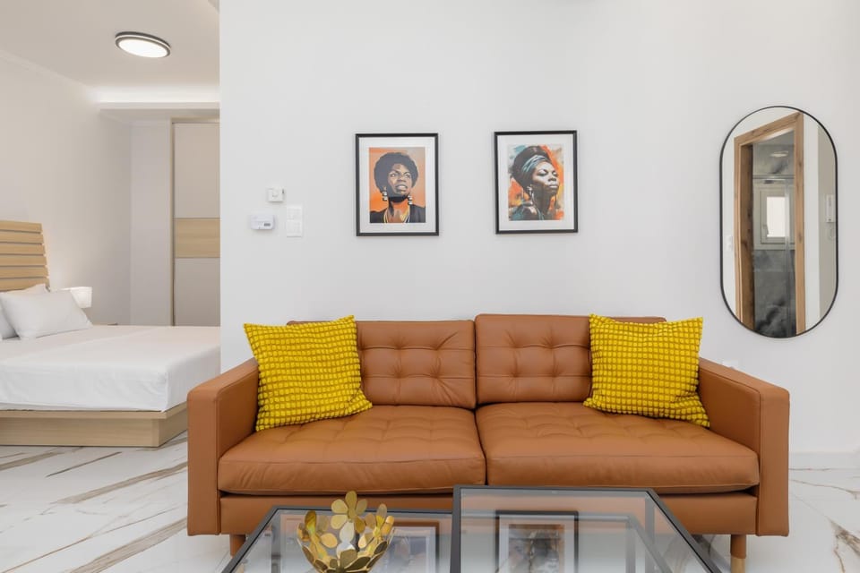Bed, Living room, Photo of the whole room, Seating area, Bedroom