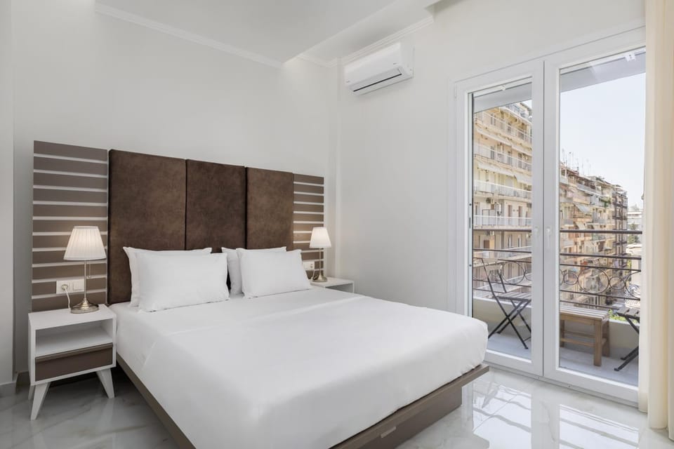 Bed, Photo of the whole room, Bedroom, air conditioner