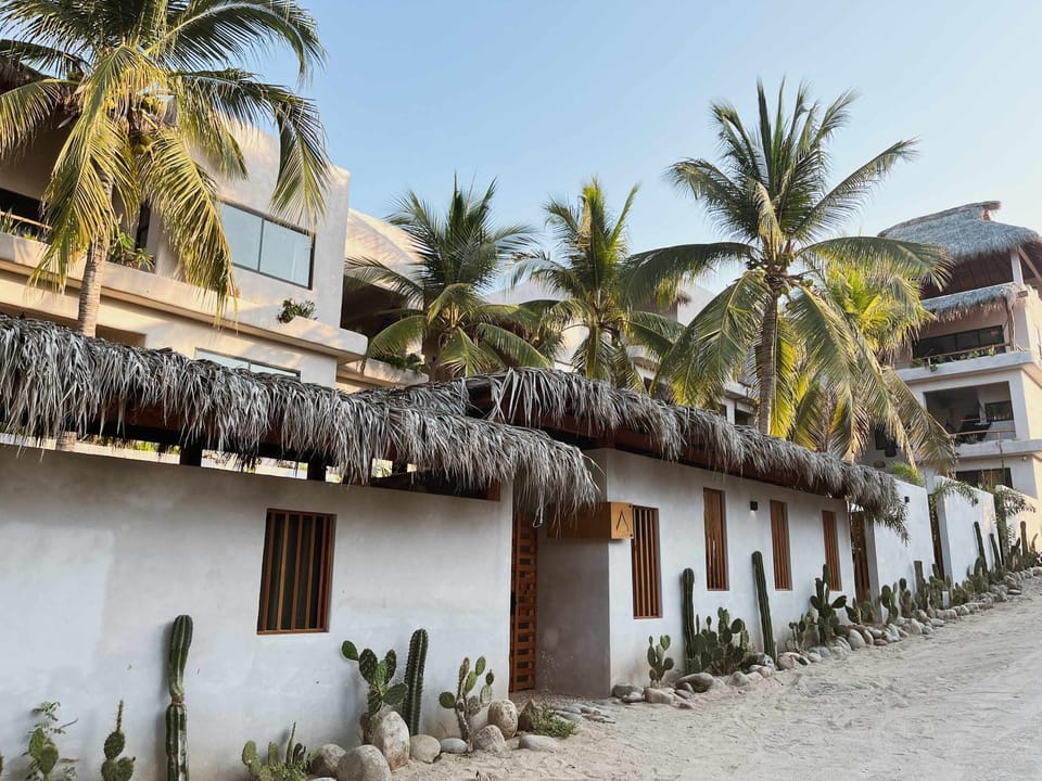 Property building, Facade/entrance, Day