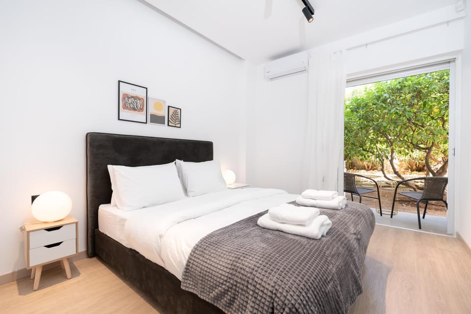 Bed, Photo of the whole room, Bedroom, towels, air conditioner