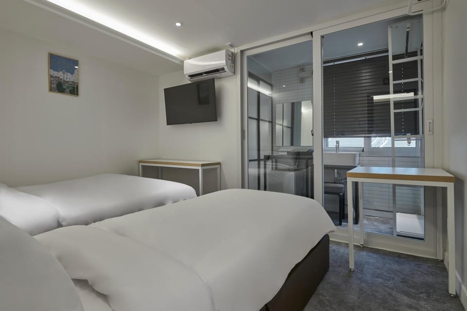 Photo of the whole room, Decorative detail, Decorative detail, Area and facilities, young children
