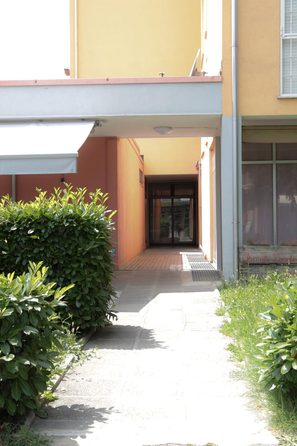 Property building, Facade/entrance