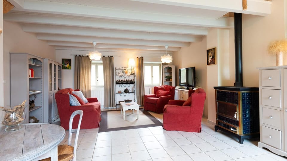 Gîte Le Gîte des Champs, à Montbrun. House in Auvergne-Rhône-Alpes