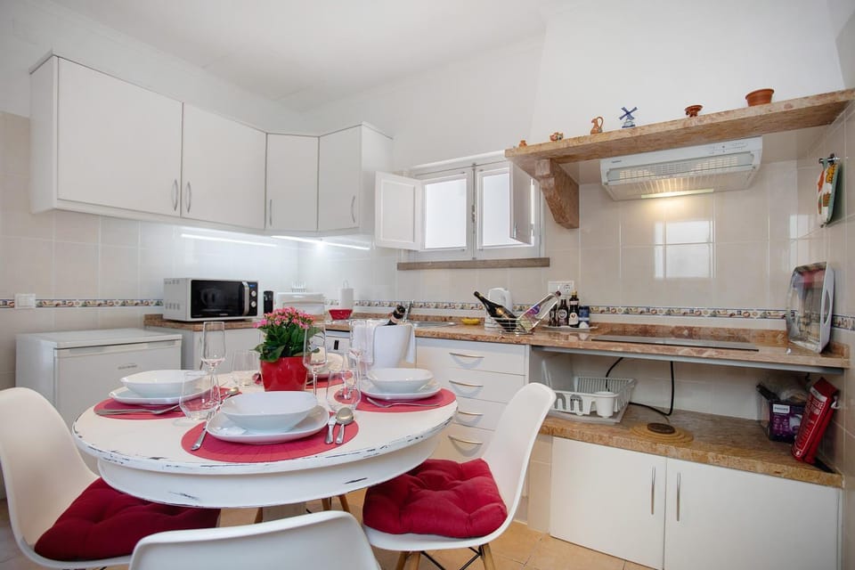 Property building, Kitchen or kitchenette, Living room