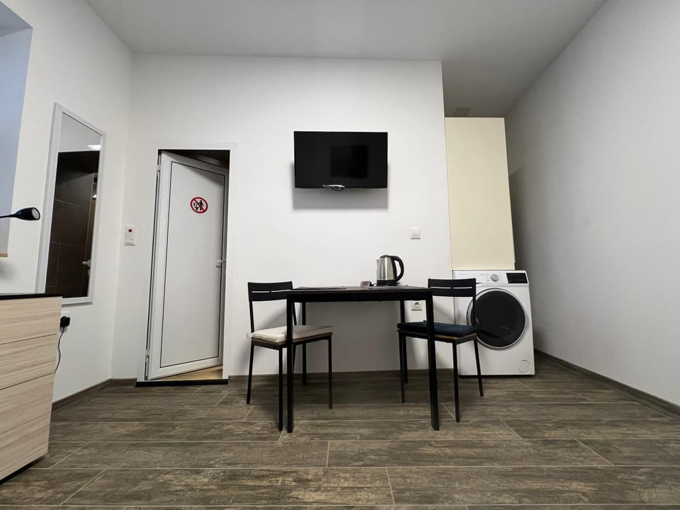 TV and multimedia, Coffee/tea facilities, Dining area, washing machine