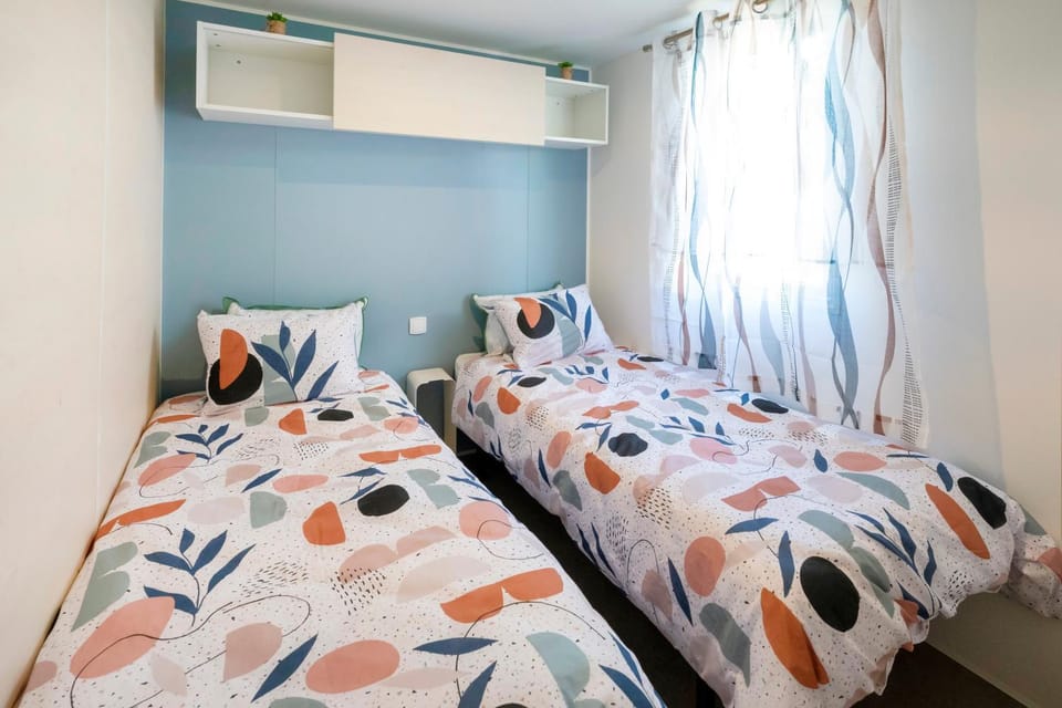 Property building, Living room, Bedroom