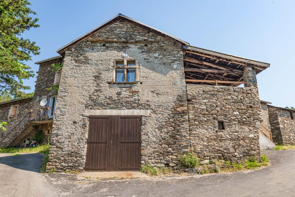 Gîtes de france 5/6 personnes au mialet House in Occitanie