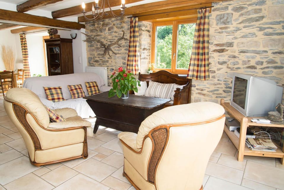 Gîte le baptistou - 7/9 personnes House in Auvergne-Rhône-Alpes