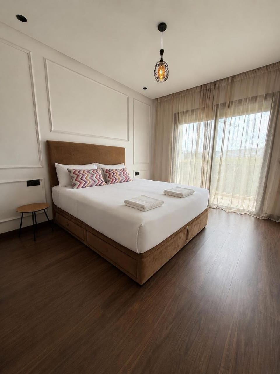 Bed, Photo of the whole room, Bedroom, cot, towels