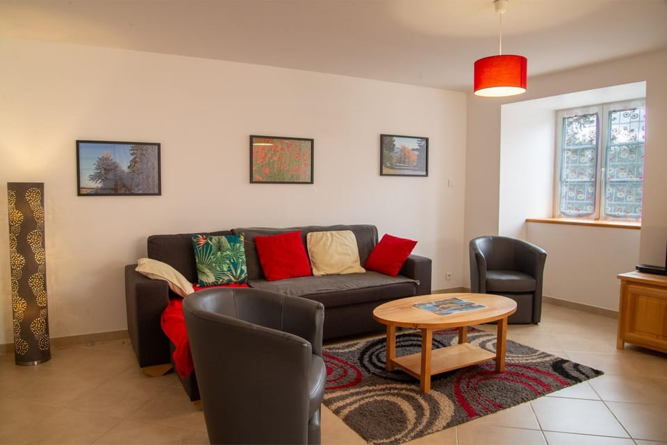 Gite b les pres House in Auvergne-Rhône-Alpes