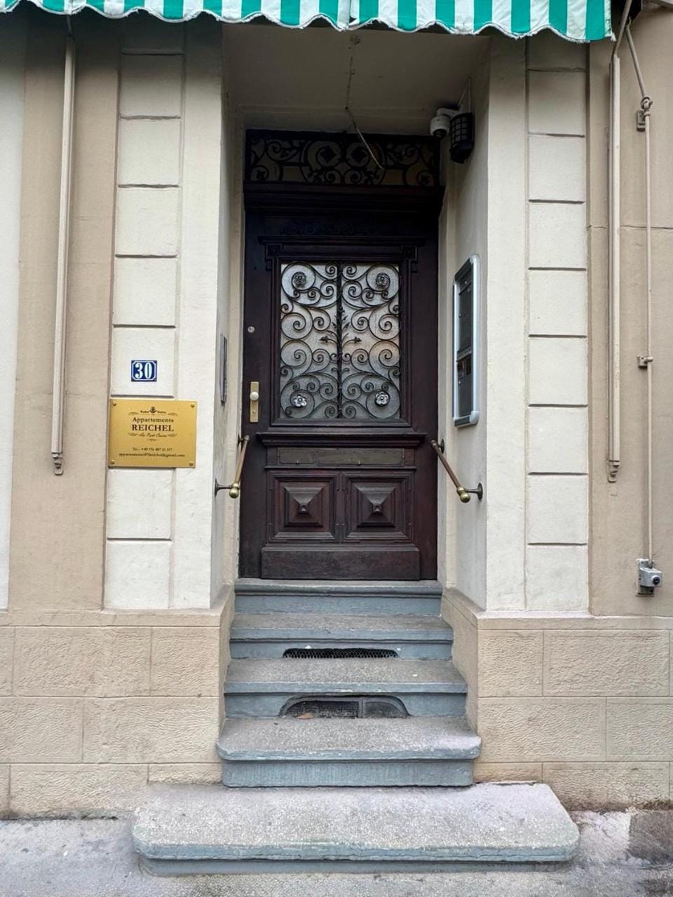 Facade/entrance