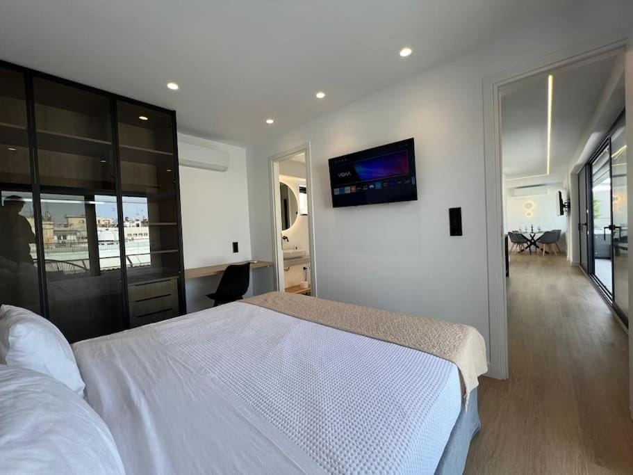 BlueMotion - PortDome Apartment in Pireas