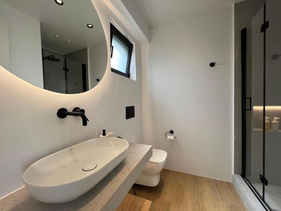 BlueMotion - PortDome Apartment in Pireas