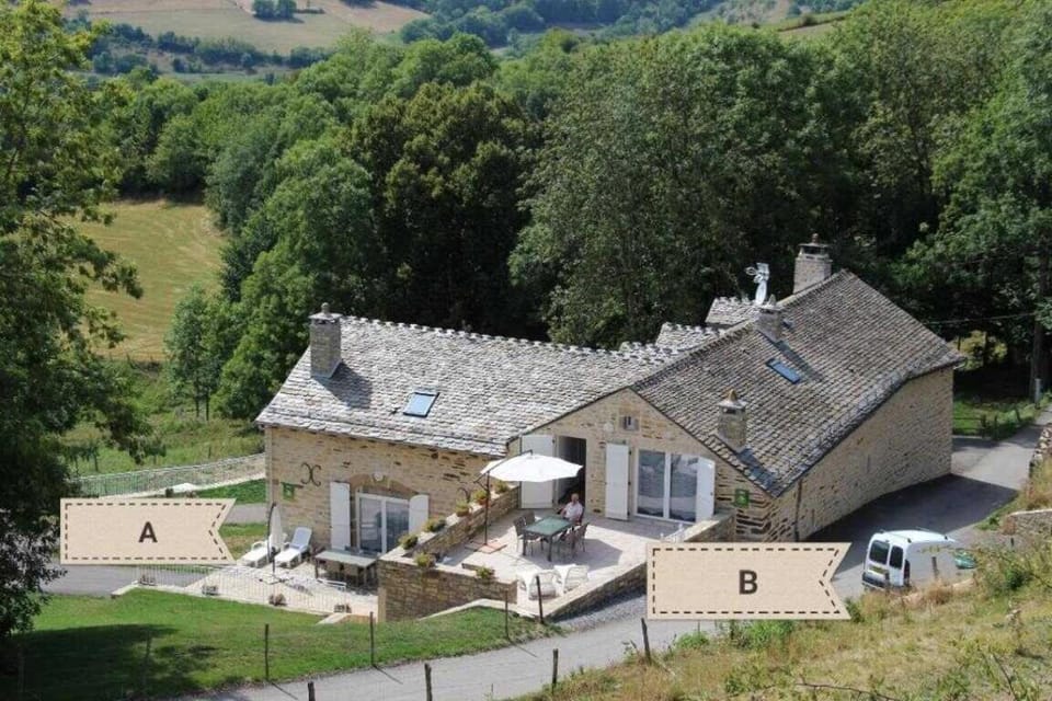 Gîte du bas au cayre House in Auvergne-Rhône-Alpes