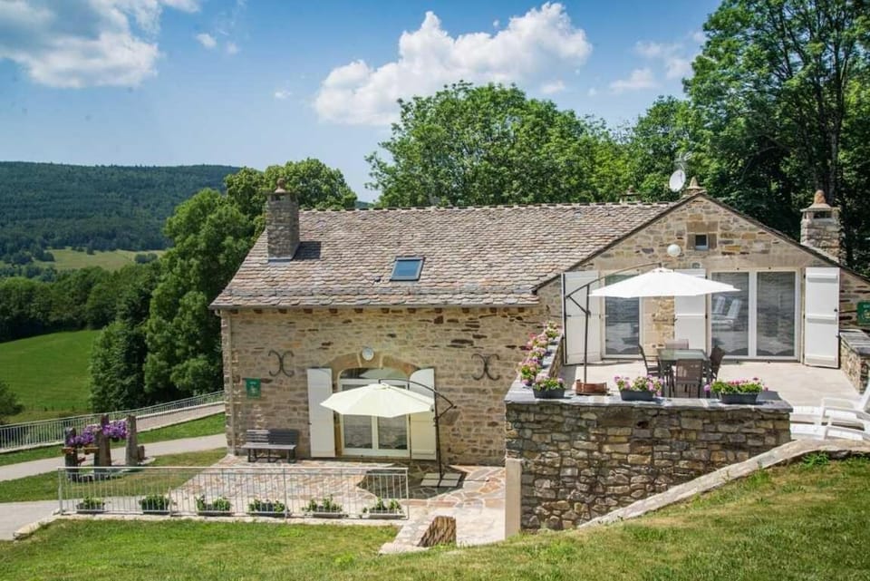 Gîte du bas au cayre House in Auvergne-Rhône-Alpes