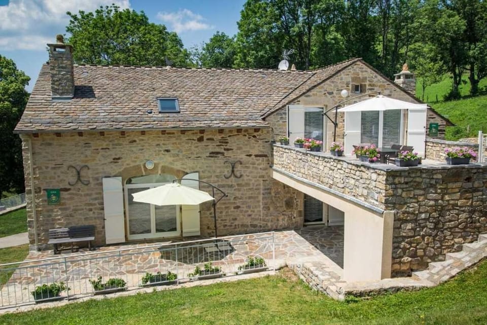 Gîte du bas au cayre House in Auvergne-Rhône-Alpes
