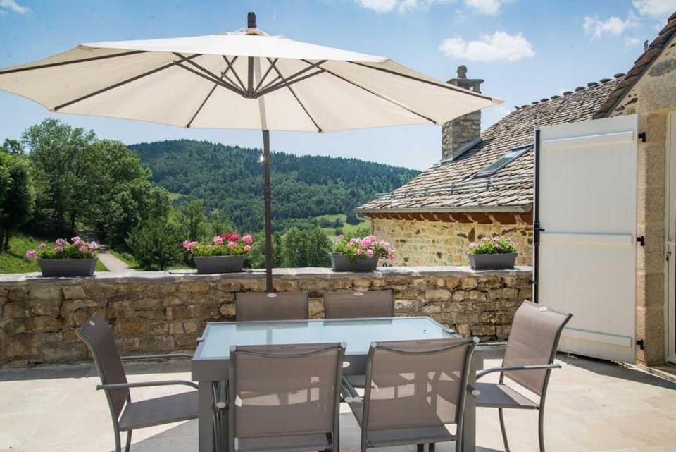 Gîte du haut au cayre House in Auvergne-Rhône-Alpes