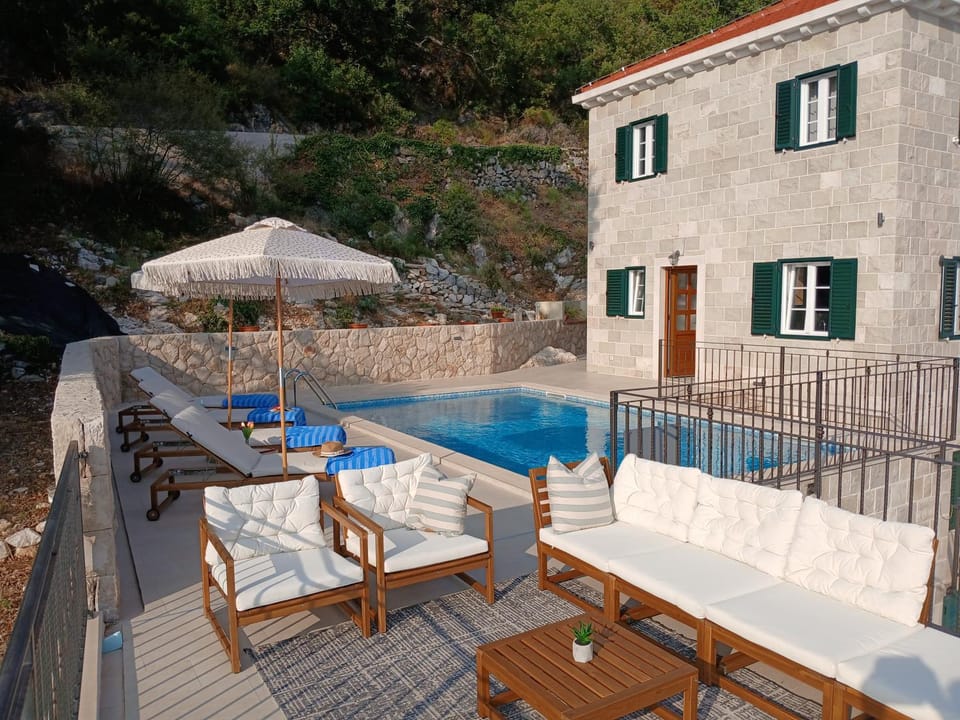 Beautiful new 3-bedroom house, near Cavtat,parking Villa in Dubrovnik-Neretva County