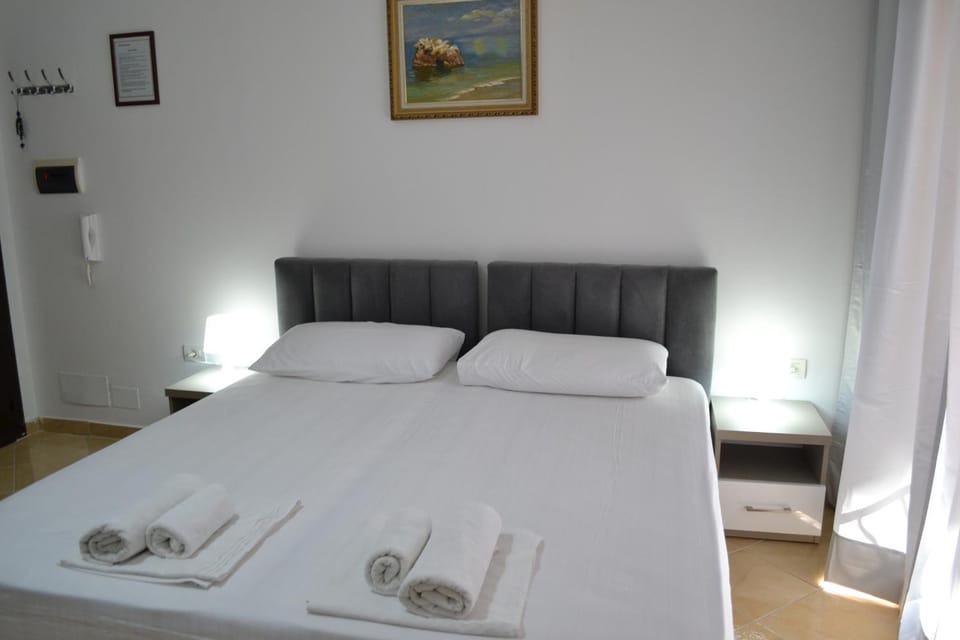 Sunny Studio Apartment Beach distance Free Parking Apartment in Vlorë