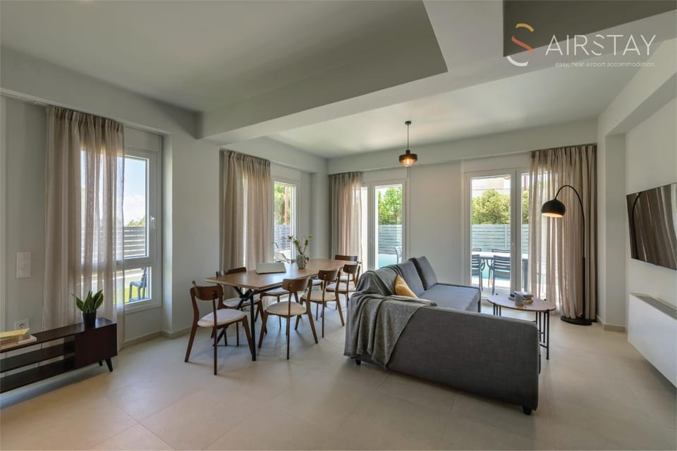 Seating area, Dining area