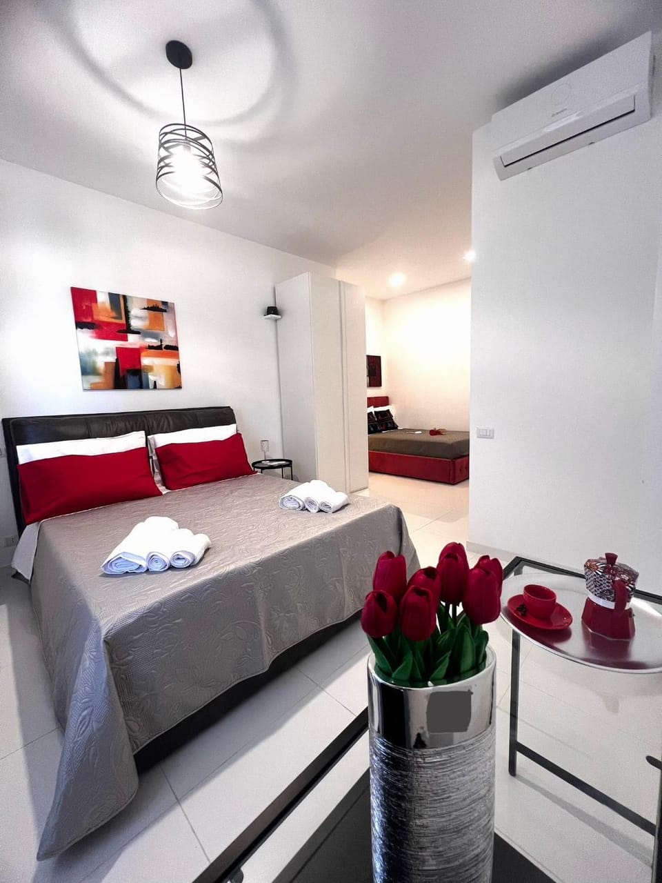 Bed, Photo of the whole room, towels, air conditioner