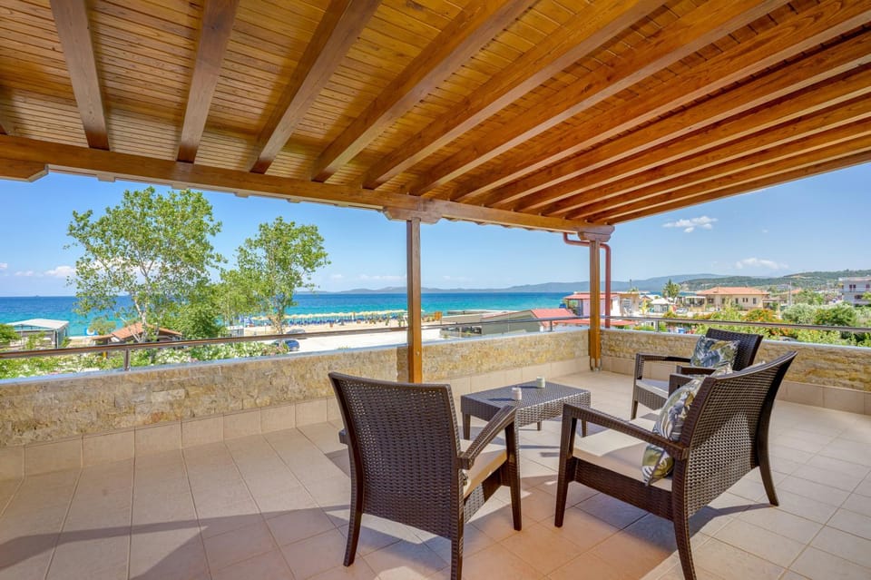 Patio, Day, Natural landscape, View (from property/room), Balcony/Terrace, Living room, Seating area, Dining area, Beach, Sea view
