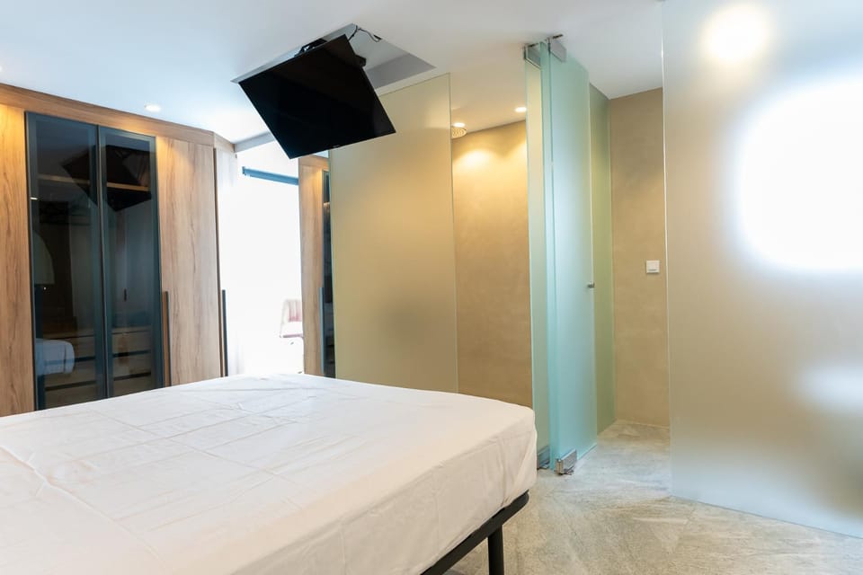 Bed, TV and multimedia, Bedroom, wardrobe