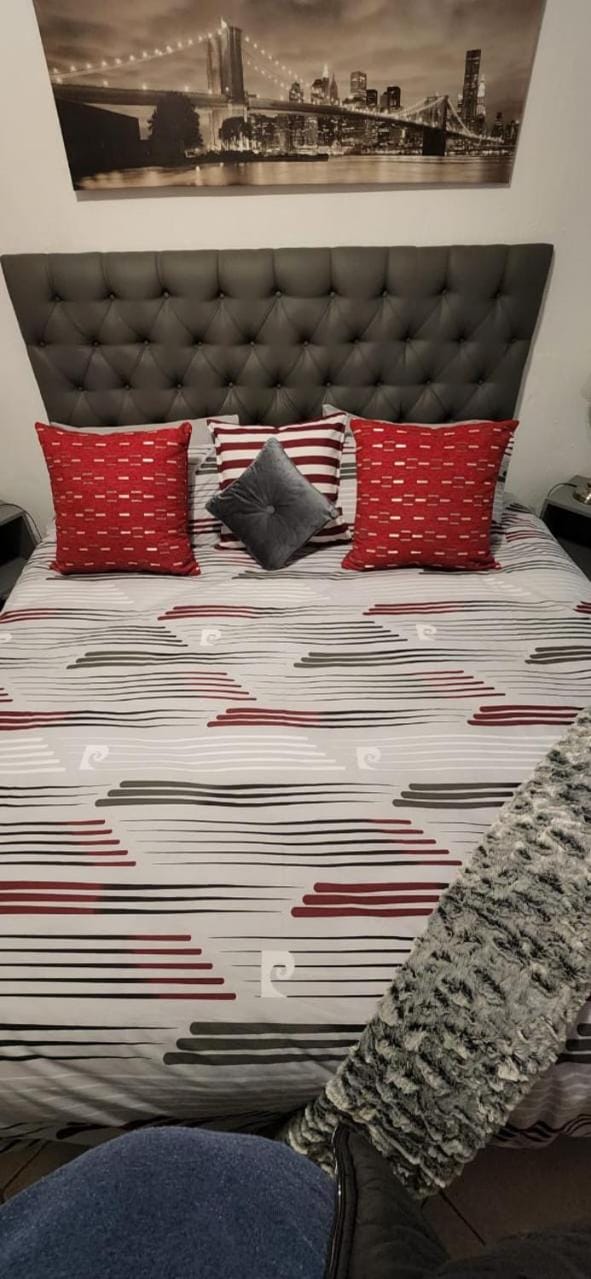 Six Valk Avenue Guest House Bed and Breakfast in Sandton