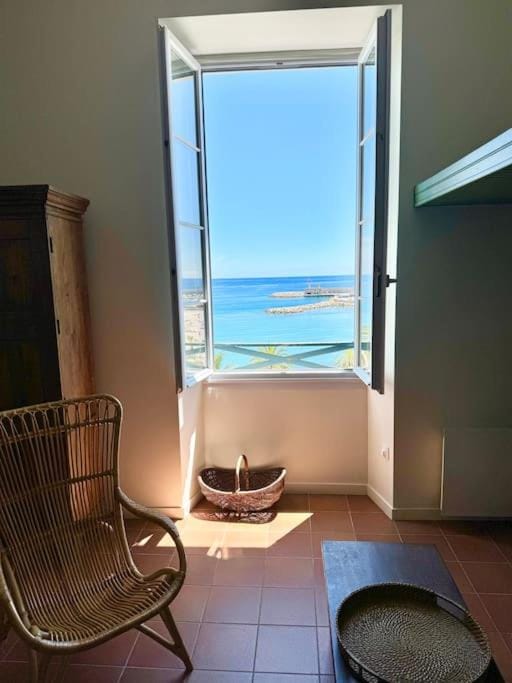 Living room, Sea view