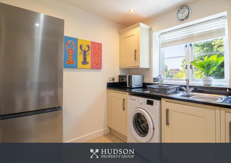 Kitchen or kitchenette, kitchen