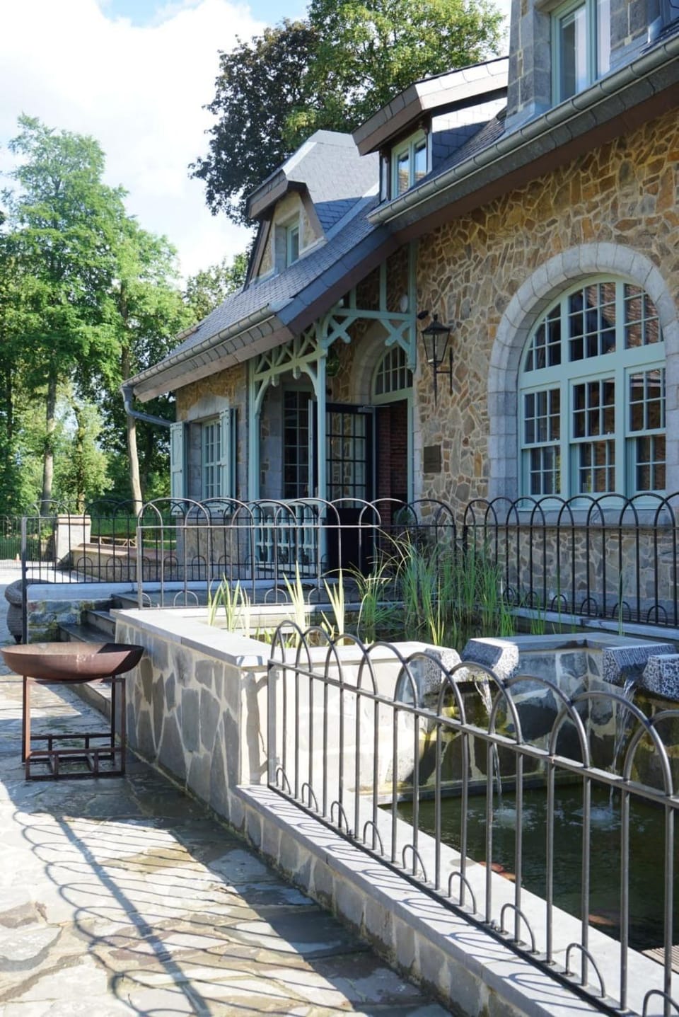 Property building, Restaurant/places to eat, Breakfast