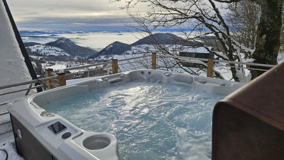 Natural landscape, Hot Tub, Spa and wellness centre/facilities