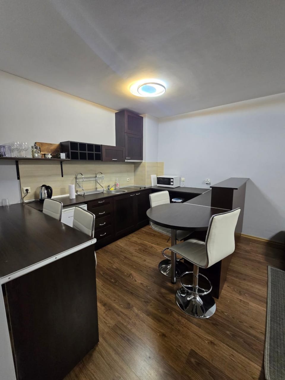 Kitchen or kitchenette, Dining area, stove