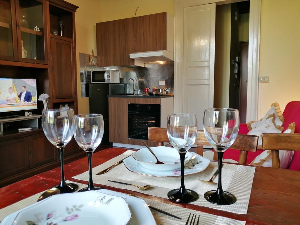 Dining area, kitchen