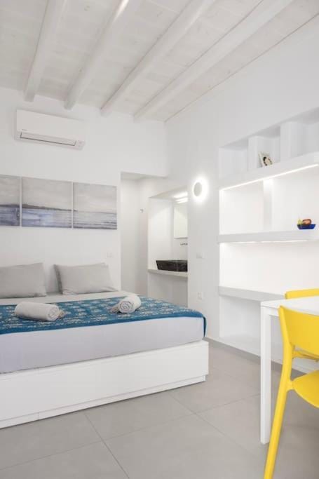 Bed, Photo of the whole room, Bedroom, air conditioner