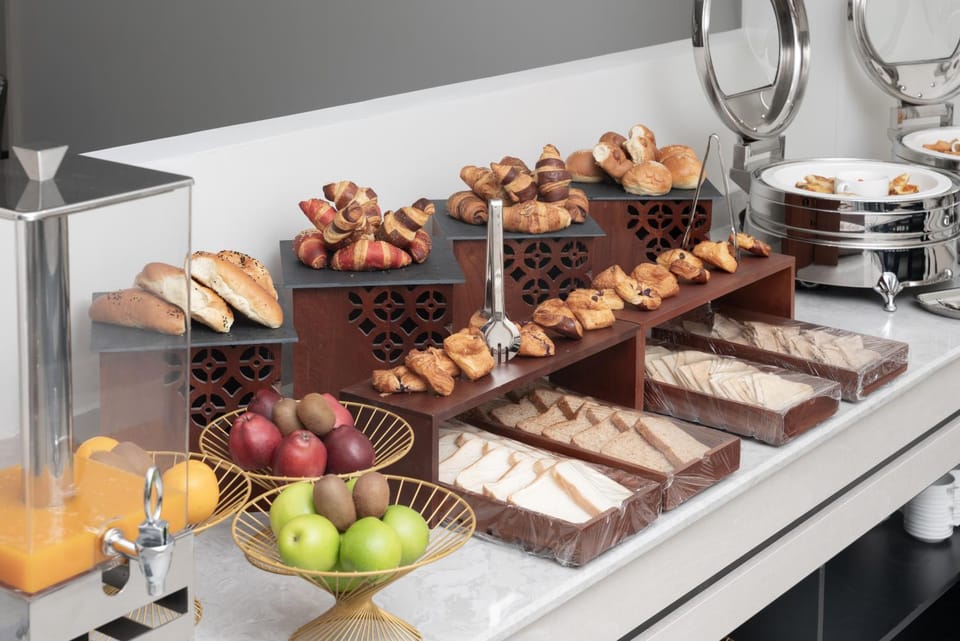 Food and drinks, Food, Breakfast, Continental breakfast, Buffet breakfast