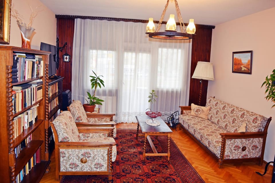 Library, Living room, Seating area