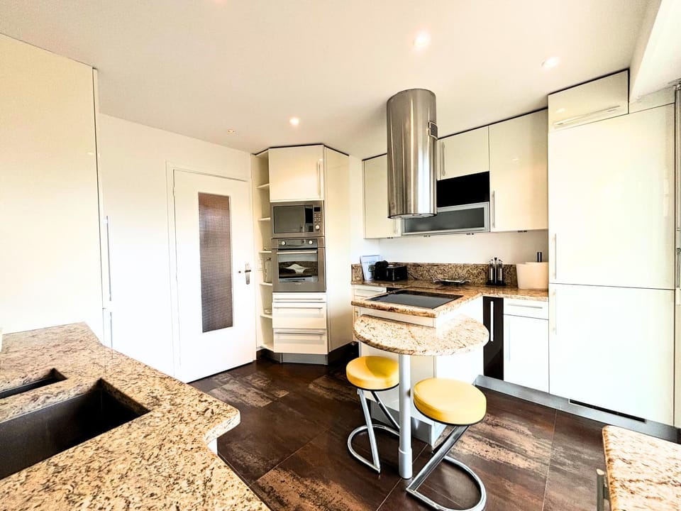 microwave, oven, stove, kitchen