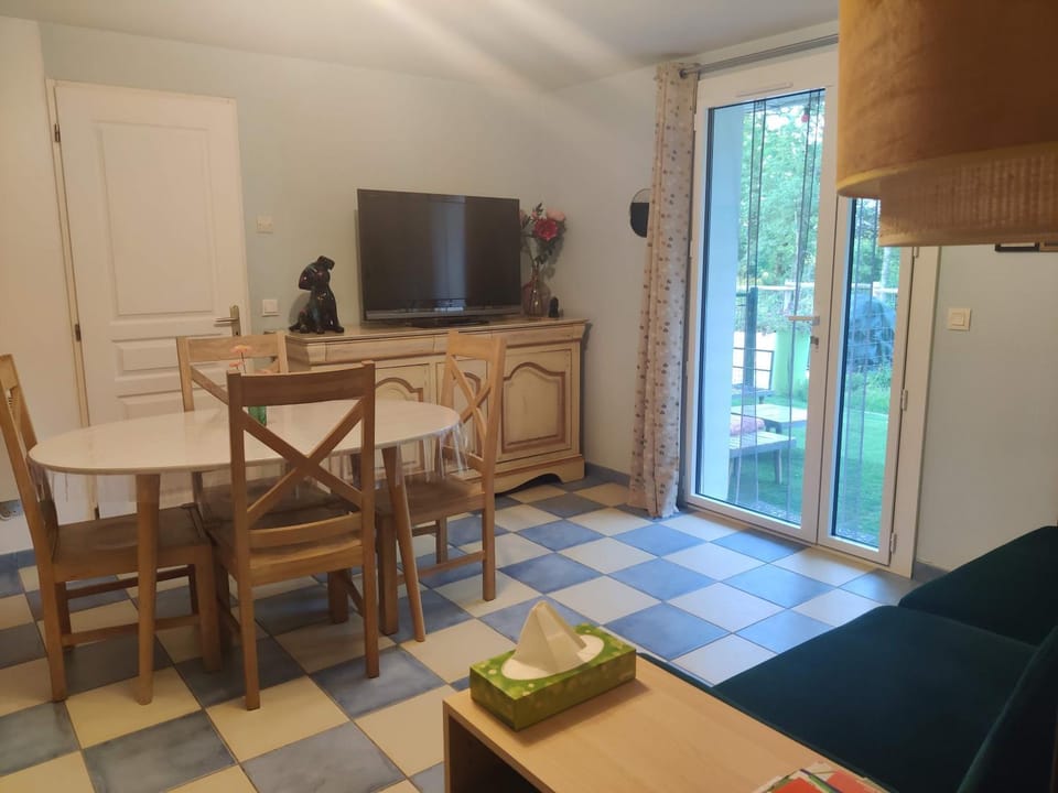 TV and multimedia, Dining area