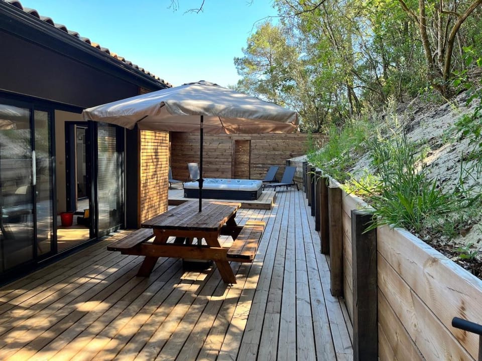 Villas climatisées avec piscine et SPA proche du lac Villa in Lacanau