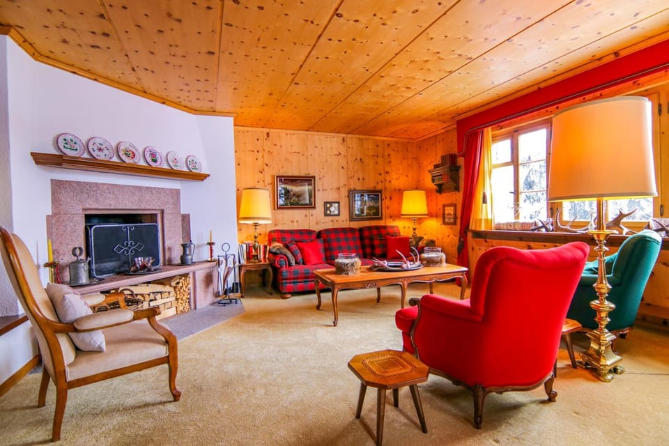 Living room, Seating area, fireplace