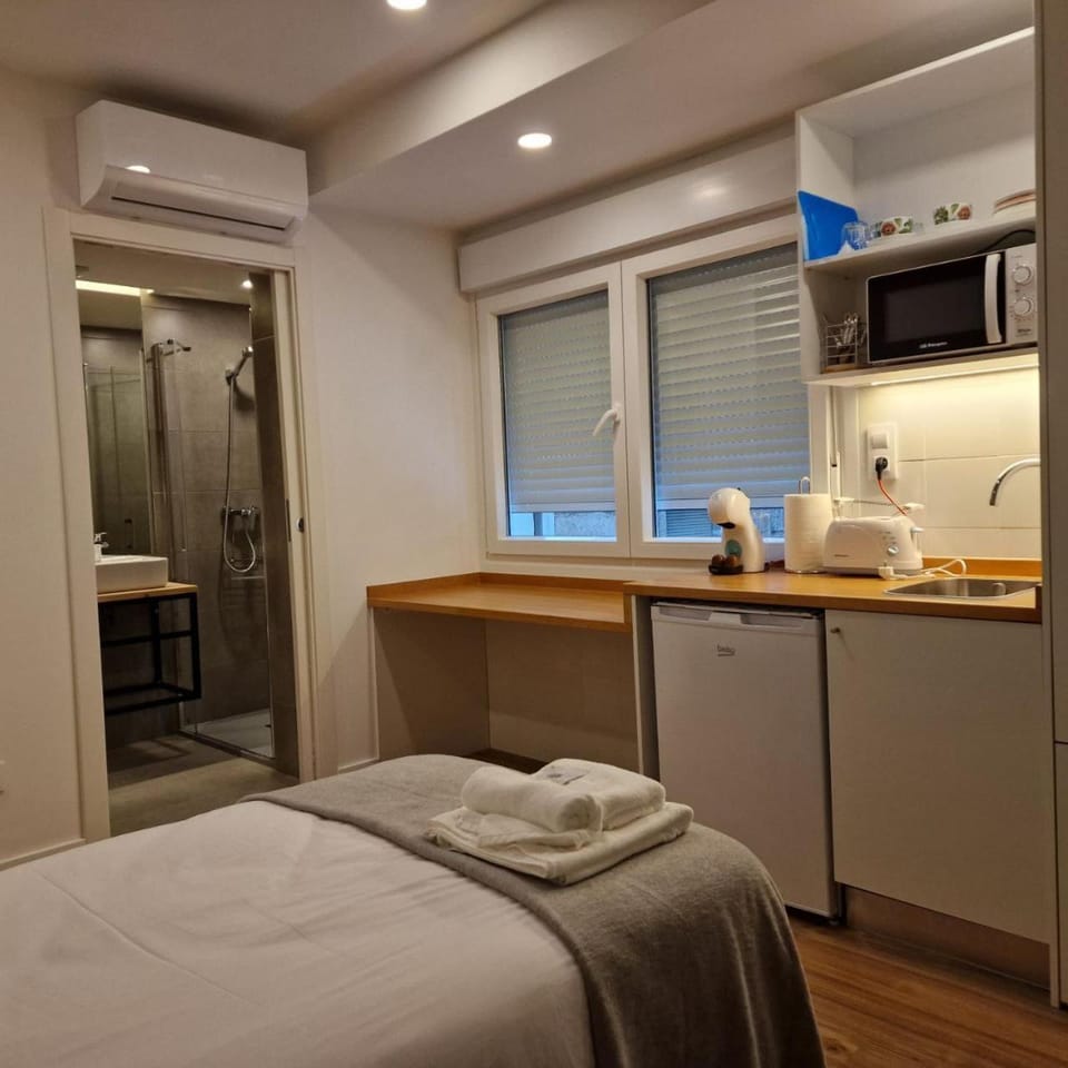 Bed, Bathroom, Photo of the whole room, towels